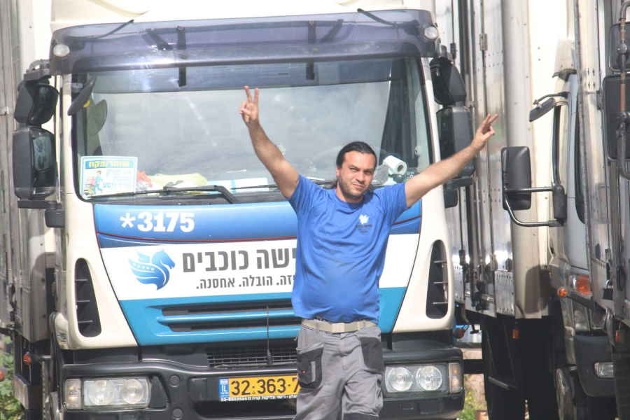 צוות מקצועי של הובלות בחולון