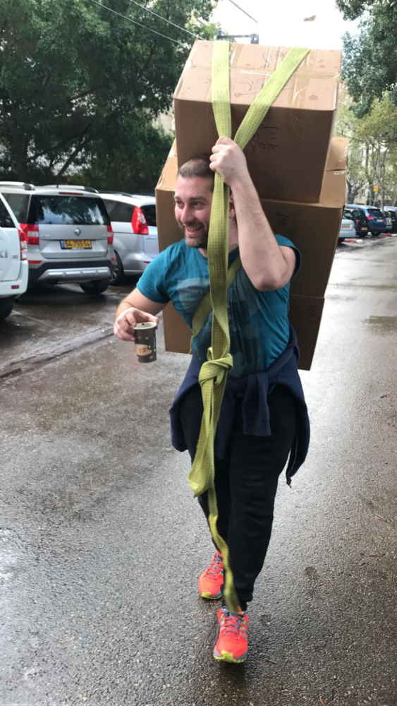 צוות מקצועי להובלות בהרצליה